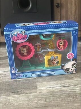 Little Pet Shop Fun Factory Playset